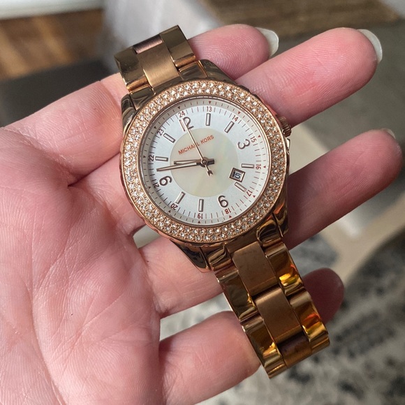 Michael Kors watch. Great condition. - Picture 2 of 3